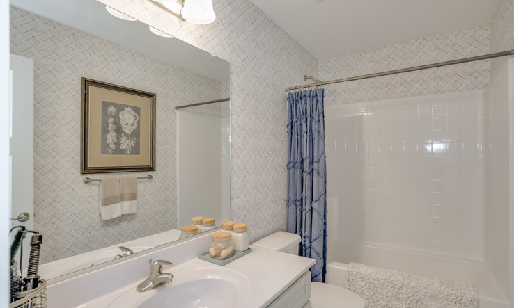 Jack and Jill Bathroom. new home in chesapeake va