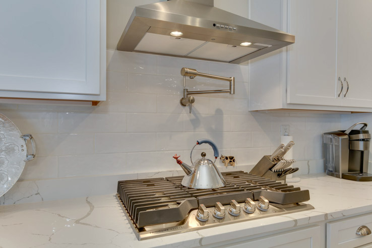 Hood Vent and Cooktop. Fieldstone Reserve at Centerville New Homes in Chesapeake, VA